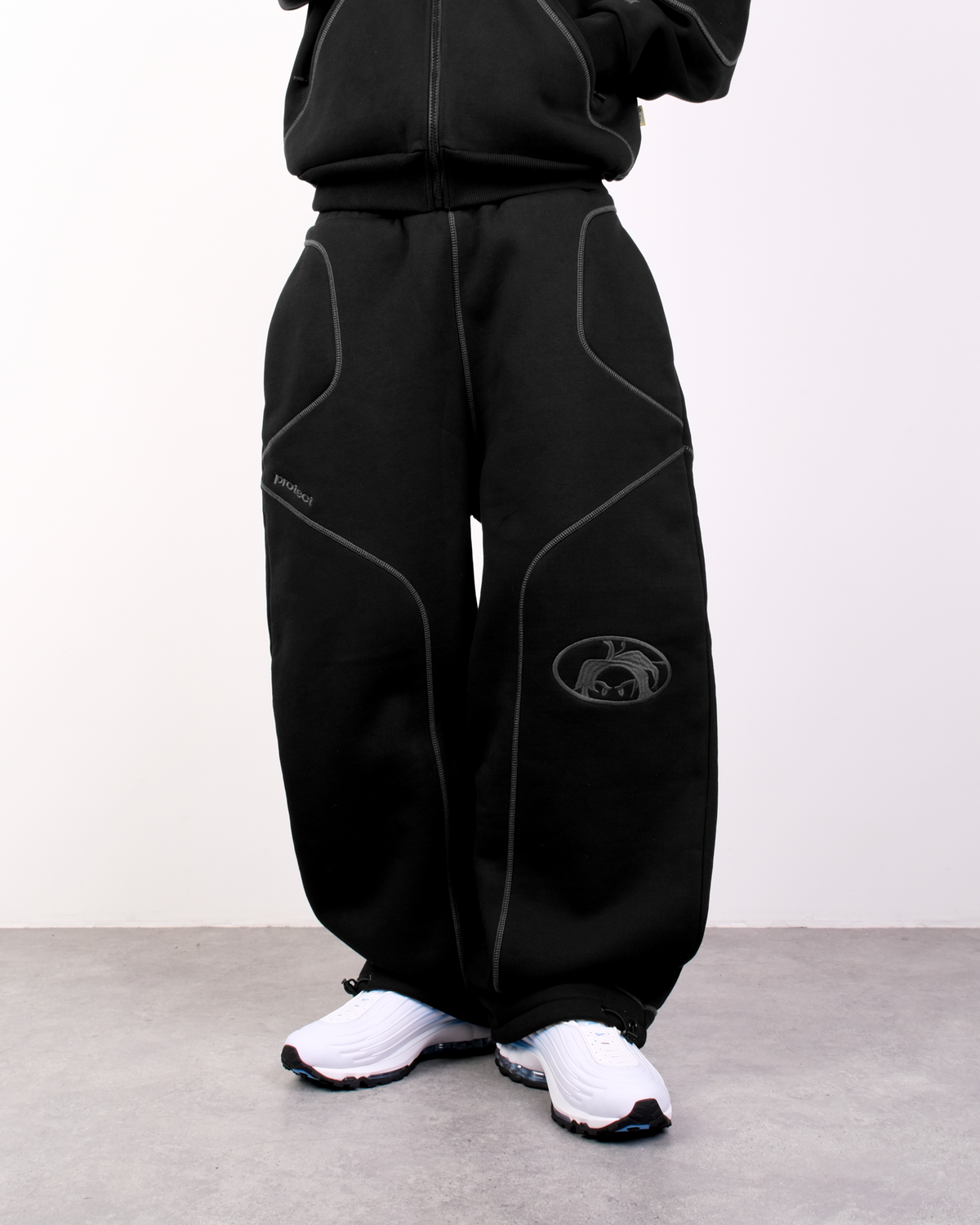 V2 BLACKOUT BRUDDA SWEATS