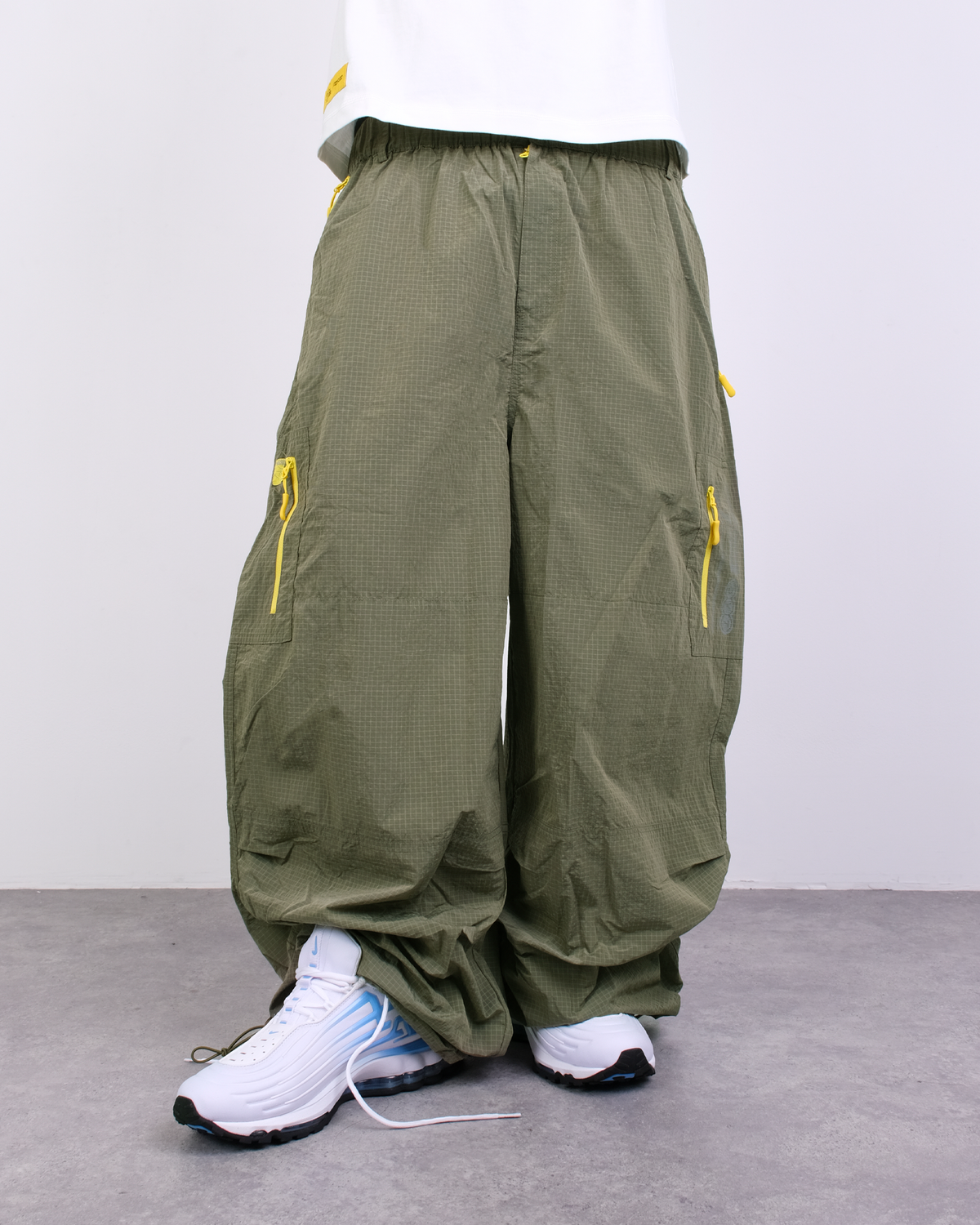 OLIVE TREKKA TECH PANTS